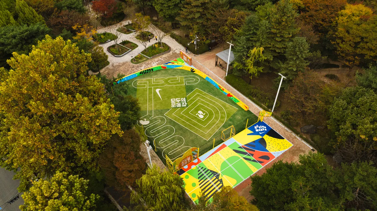 The Modoo Gangnam court and its park from an angled aerial view.